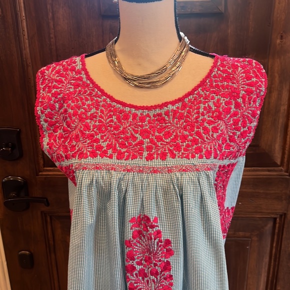 Beautiful Nativa Embroidered Dress made in Mexico - Picture 2 of 9